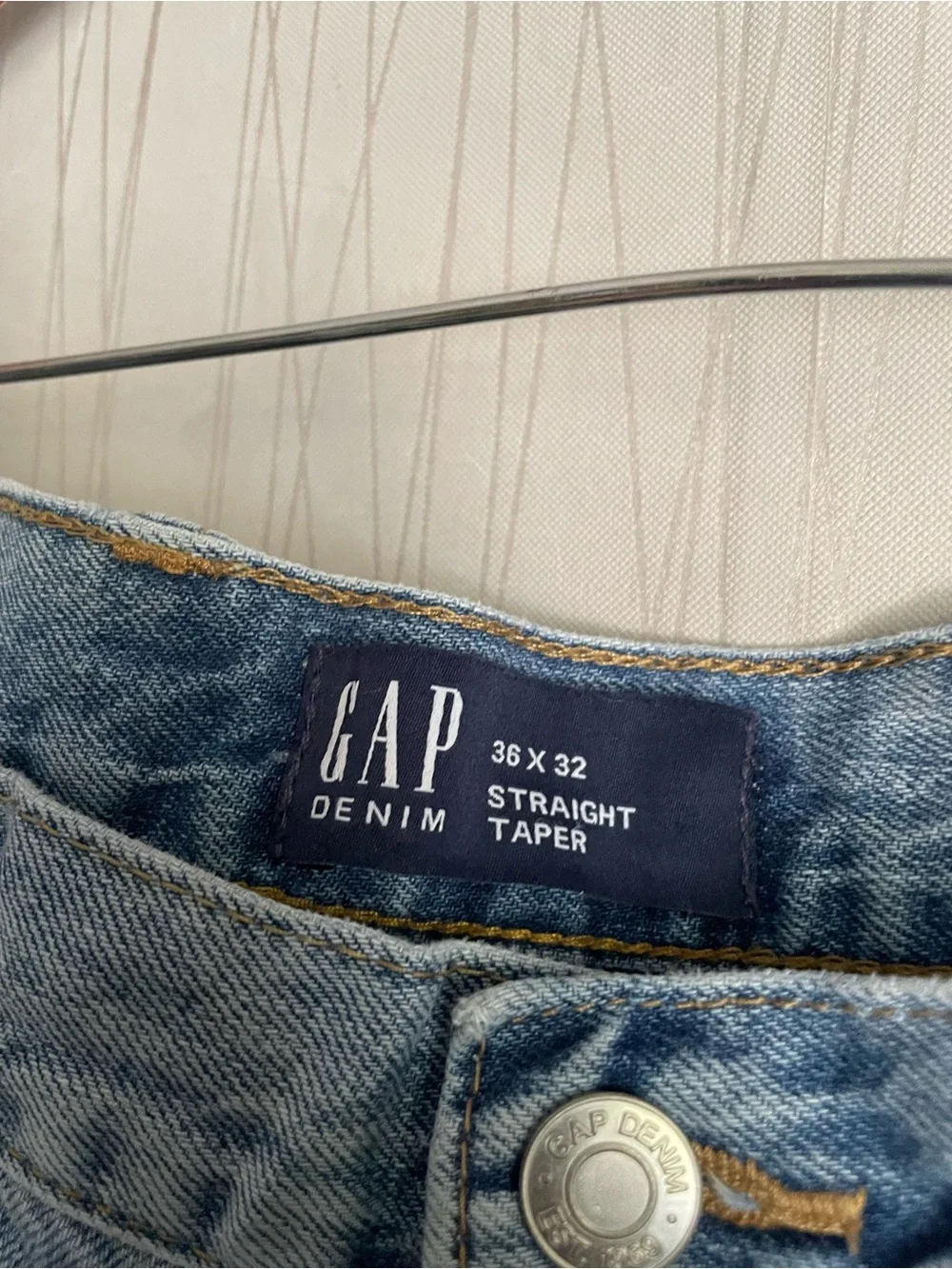GAP Denim Straight Taper Jeans Men’s 36x32 Light Wash Distressed Ripped Knee Cas